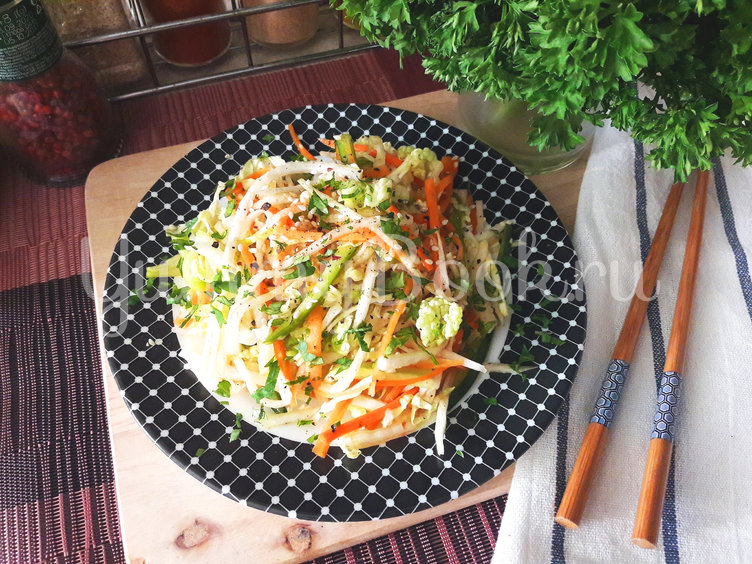 Овощной салат с дайконом и кунжутом - шаг 5