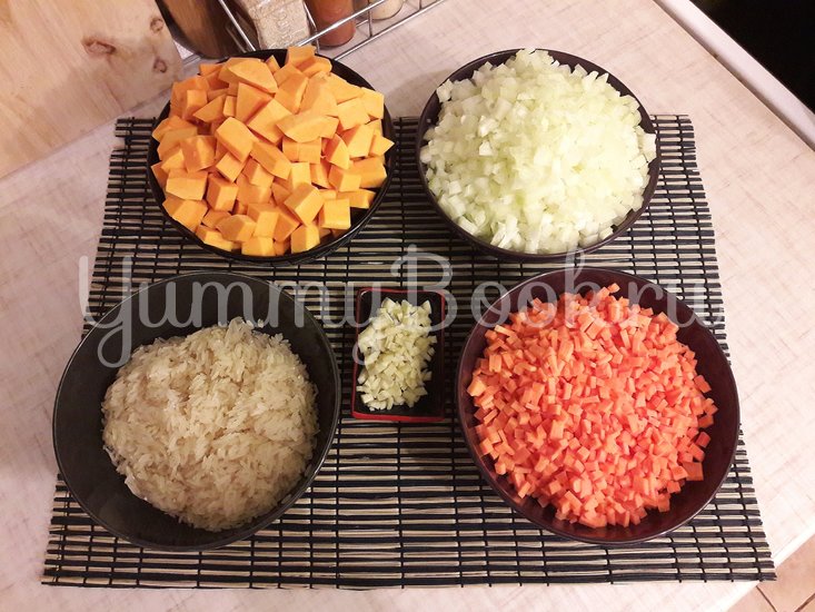 Рис с тыквой и овощами в сковороде - шаг 2