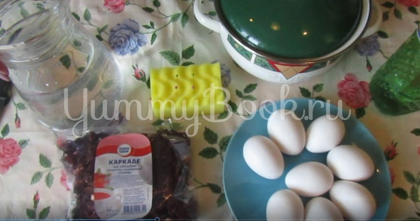 Как покрасить яйца на Пасху чаем каркаде - шаг 1