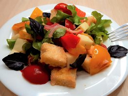 Тосканский овощной салат Панцанелла