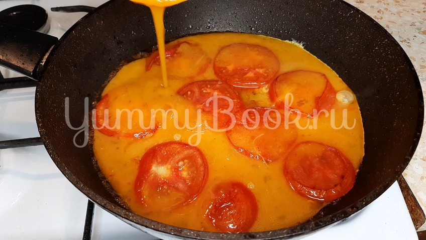 Омлет с помидорами и сыром - шаг 7