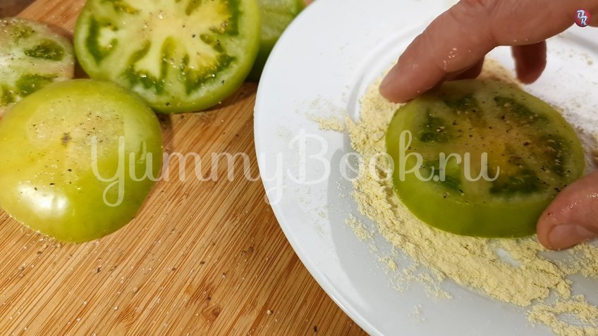Жареные зеленые помидоры под белым соусом - шаг 2