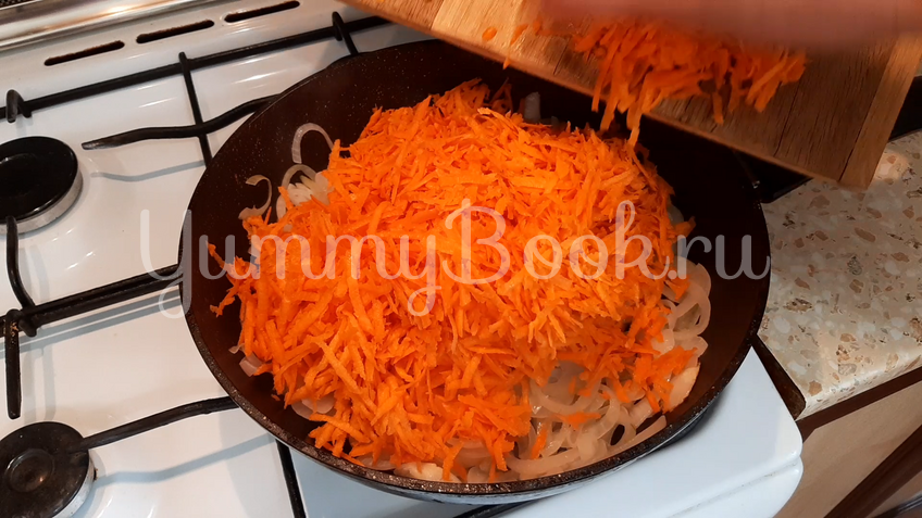 Филе минтая с морковкой в духовке - шаг 4