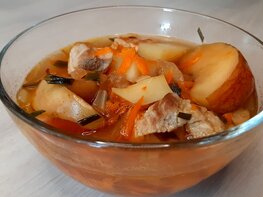 Яблочный суп со свининой