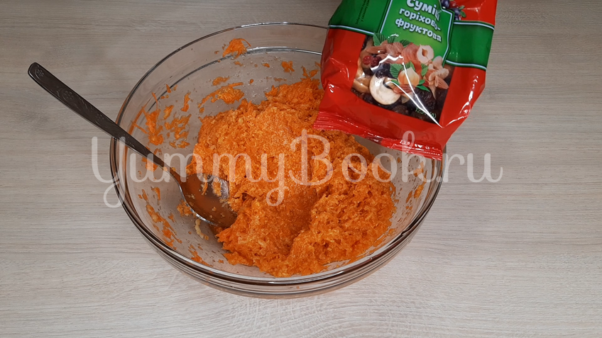 Морковное печенье с орехово-ягодной смесью - шаг 5