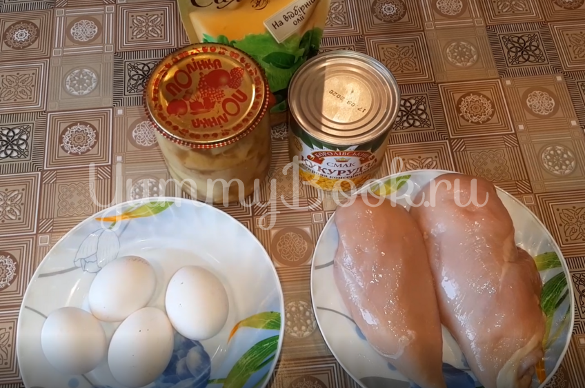 Салат с курицей, грибами и кукурузой - шаг 1
