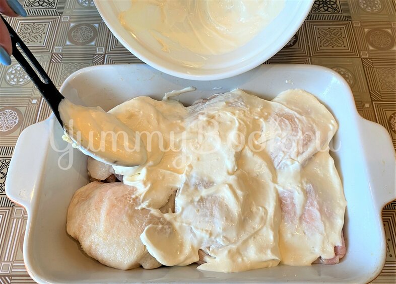 Куриные бедра с сыром в духовке - шаг 2