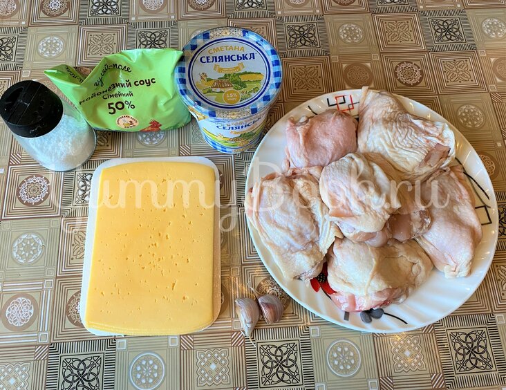 Куриные бедра с сыром в духовке - шаг 1