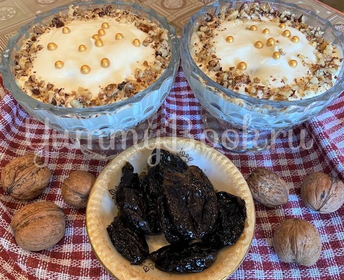 Сметанный десерт с черносливом и грецким орехом - шаг 3
