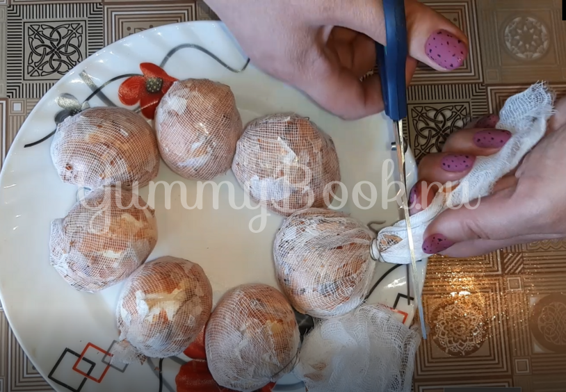 Мраморные яйца на Пасху (только натуральные красители) - шаг 2