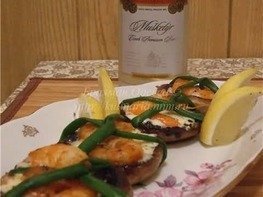 Креветки в шляпе со сливочным сыром + рагу из каракатицы с белым вином и овощами