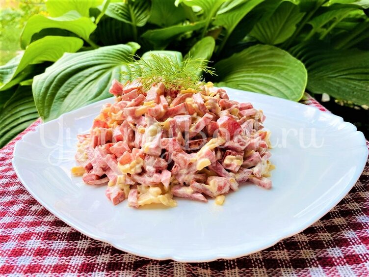 Салат с копченой колбасой, помидорами и сыром - шаг 3