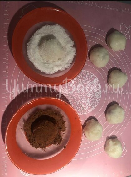 Сладкие кокосовые шарики из рисовой поленты - шаг 7