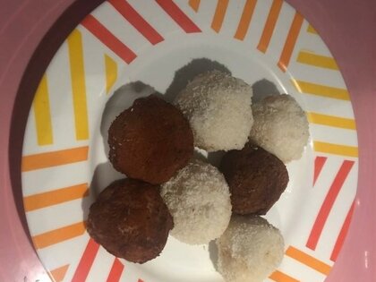 Сладкие кокосовые шарики из рисовой поленты