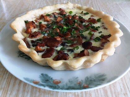 Киш с лесными грибами