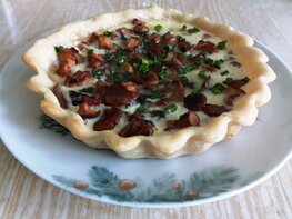 Киш с лесными грибами