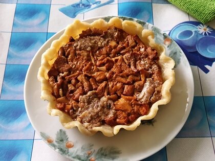 Открытый пирог с грибами по-монастырски 