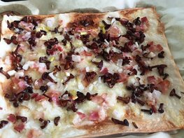 Фламмкухен с лисичками