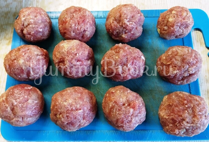 Фрикадельки с брусничным соусом - шаг 2