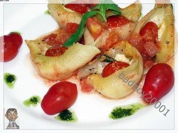 Conchiglioni (кончильони) с сыром и помидорами