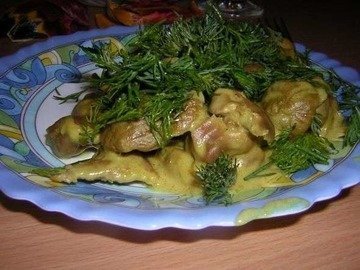 Куриные желудочки под соусом