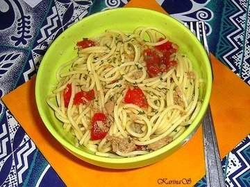 Спагетти с тунцом, чоризо и перцем