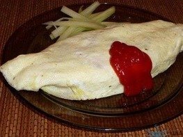 Омурайс (Omurice) -  Рис с курицей и томатами в яичной обёртке