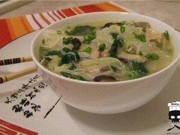 Острый суп с шиитаке и пекинской капустой