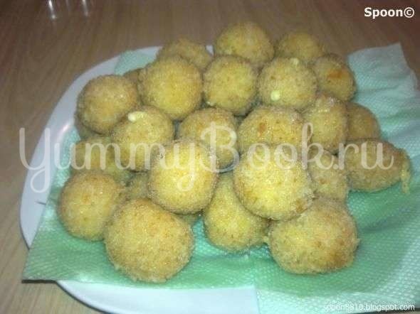Сырные шарики с чесночным соусом