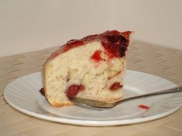 Пирог с ягодой в мультиварке