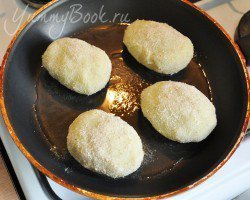 Зразы картофельные с грибами и луком - шаг 6