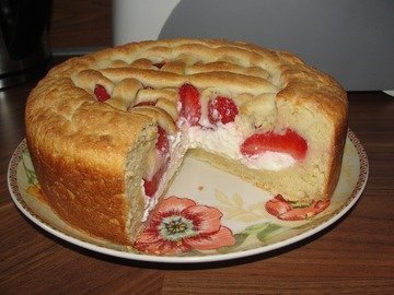 Творожный пирог с клубникой
