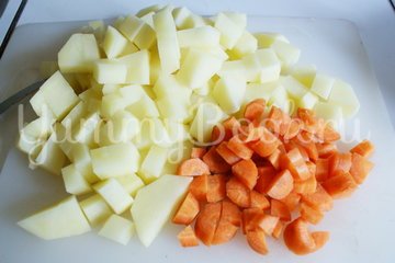 Сырный суп с грибами - шаг 1
