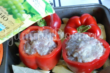 Запеченный фаршированный перец и картофель - шаг 3