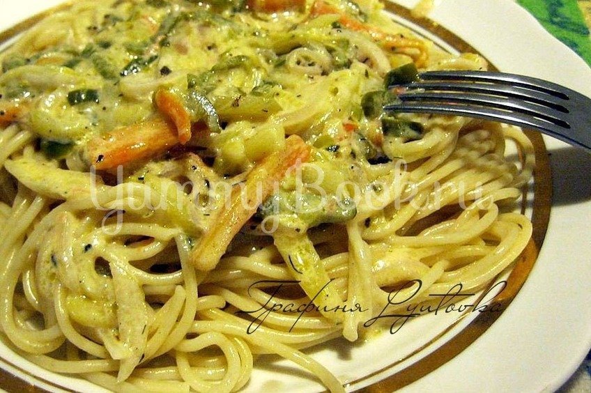 Спагетти с овощами в сливочном соусе