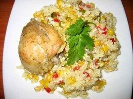 Курица, запеченная в духовке с рисом и овощами