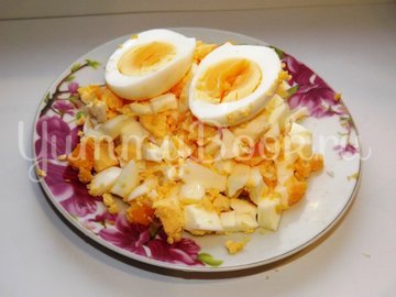 Салат с морской капустой и кукурузой - шаг 3