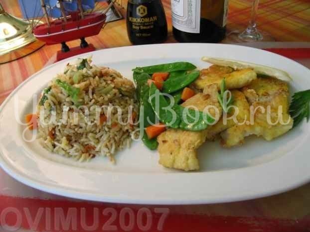 Рис, обжаренный с рыбой и овощами