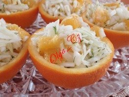 Витаминный салат в апельсине