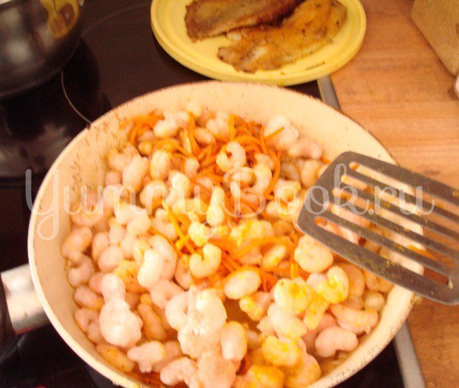 Рыба с креветками в белом соусе - шаг 2