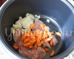 Чечевичная каша с мясом и овощами в мультиварке - шаг 1