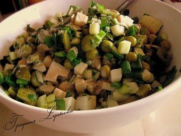 Салат зеленый с черемшой