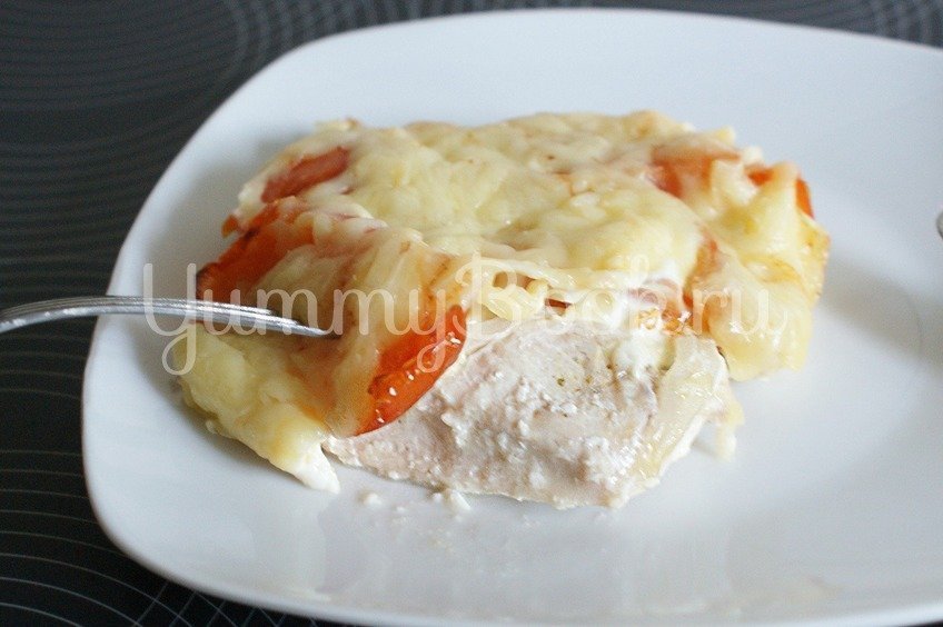 Куриное филе запеченное с  помидором и сыром