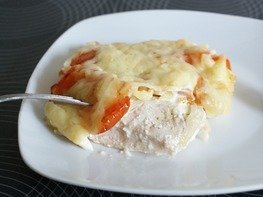 Куриное филе запеченное с  помидором и сыром