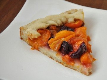Дрожжевой пирог с фруктами и ягодами