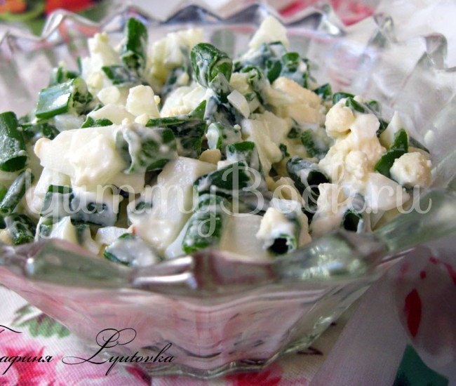 Салат из зеленого лука с яйцом - шаг 1