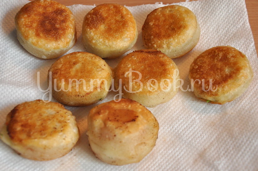 Мини-пирожки с брынзой и помидорами - шаг 8