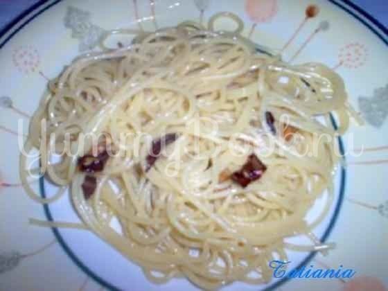 Спагетти альо-ольо-пеперончино