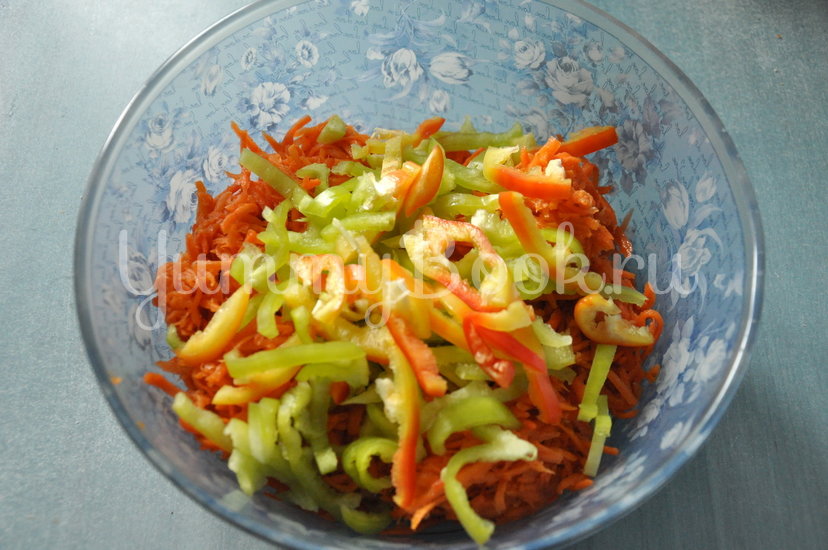 Куриный салат с корейской морковью - шаг 2