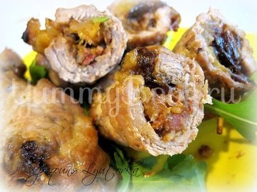 Свинина с яблоками, курагой и черносливом - шаг 1